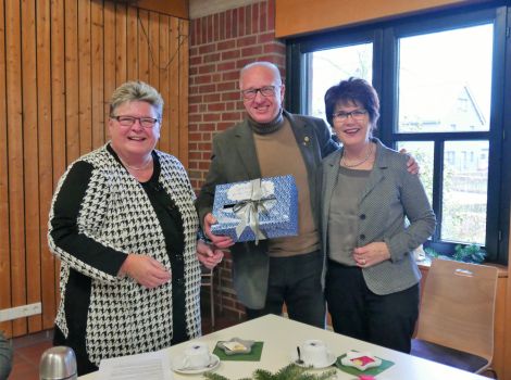Foto-spendenuebergabe-Ehepaar-Meyer-15_12_2017.jpg